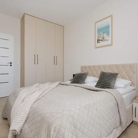 Cozy With A Balcony And Parking By Renters * Warschau