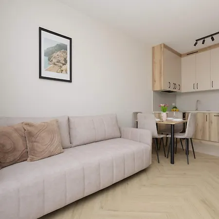 Cozy With A Balcony And Parking By Renters * Warschau