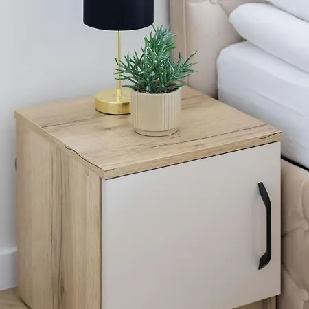 Cozy With A Balcony And Parking By Renters *