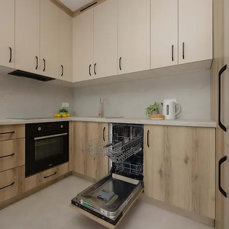 Cozy With A Balcony And Parking By Renters *