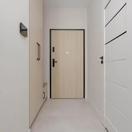 Cozy With A Balcony And Parking By Renters *