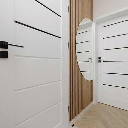 Cozy With A Balcony And Parking By Renters Apartment